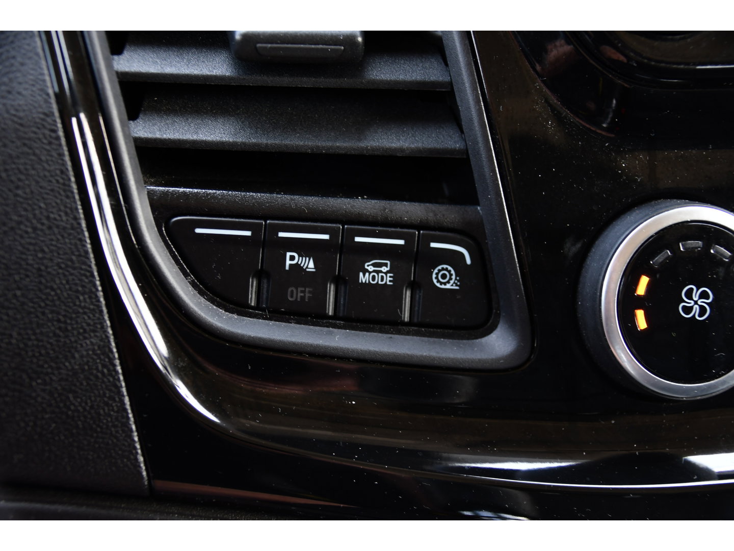 Ford Transit Custom 300 2.0 TDCI L1H1 Trail Camera, Cruise, Carplay, LED, Stoelverwarming, Leder, LM Velgen, 130pk, Mulitmedia, Sensoren, Uniek!