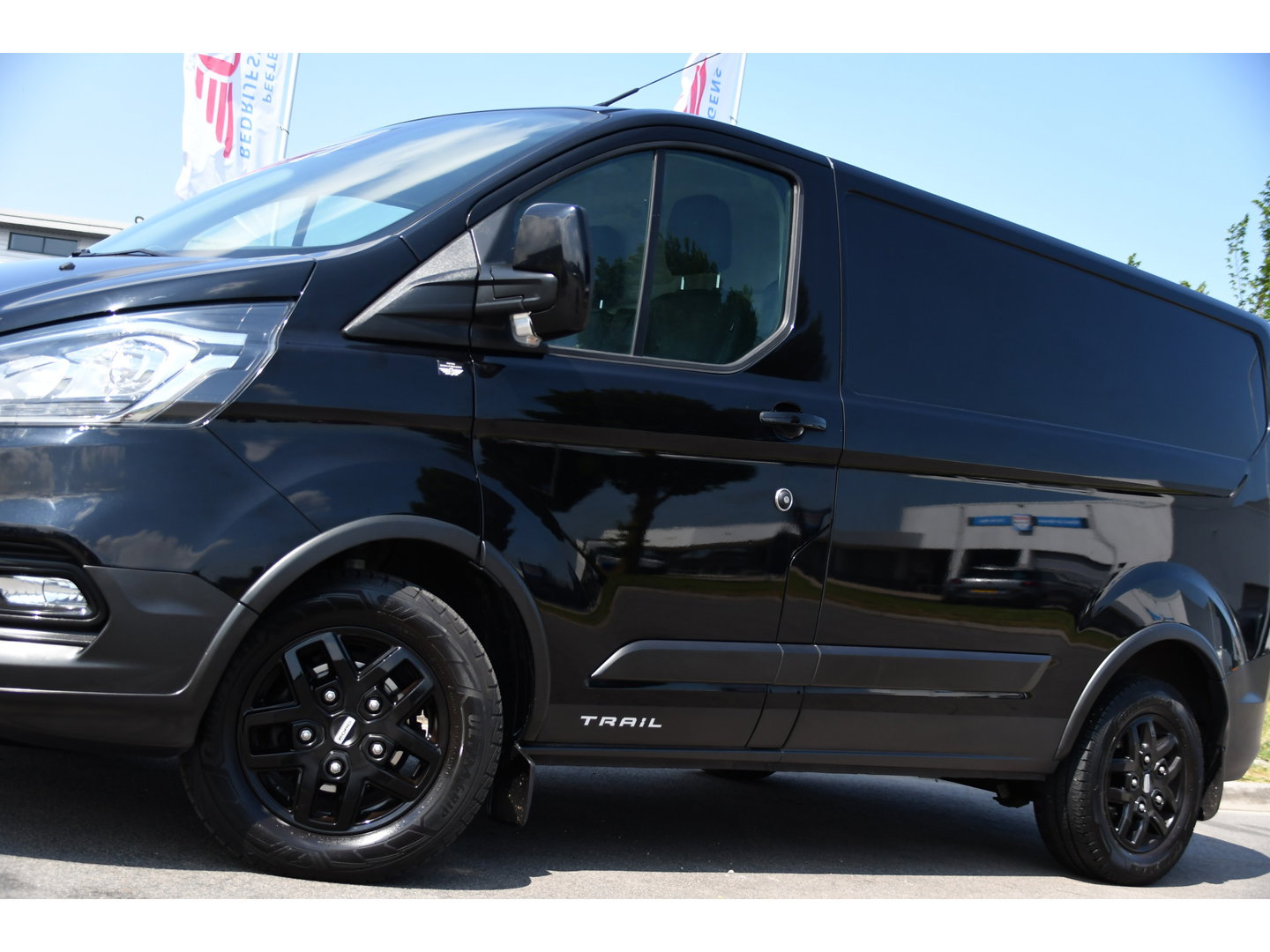 Ford Transit Custom 300 2.0 TDCI L1H1 Trail Camera, Cruise, Carplay, LED, Stoelverwarming, Leder, LM Velgen, 130pk, Mulitmedia, Sensoren, Uniek!