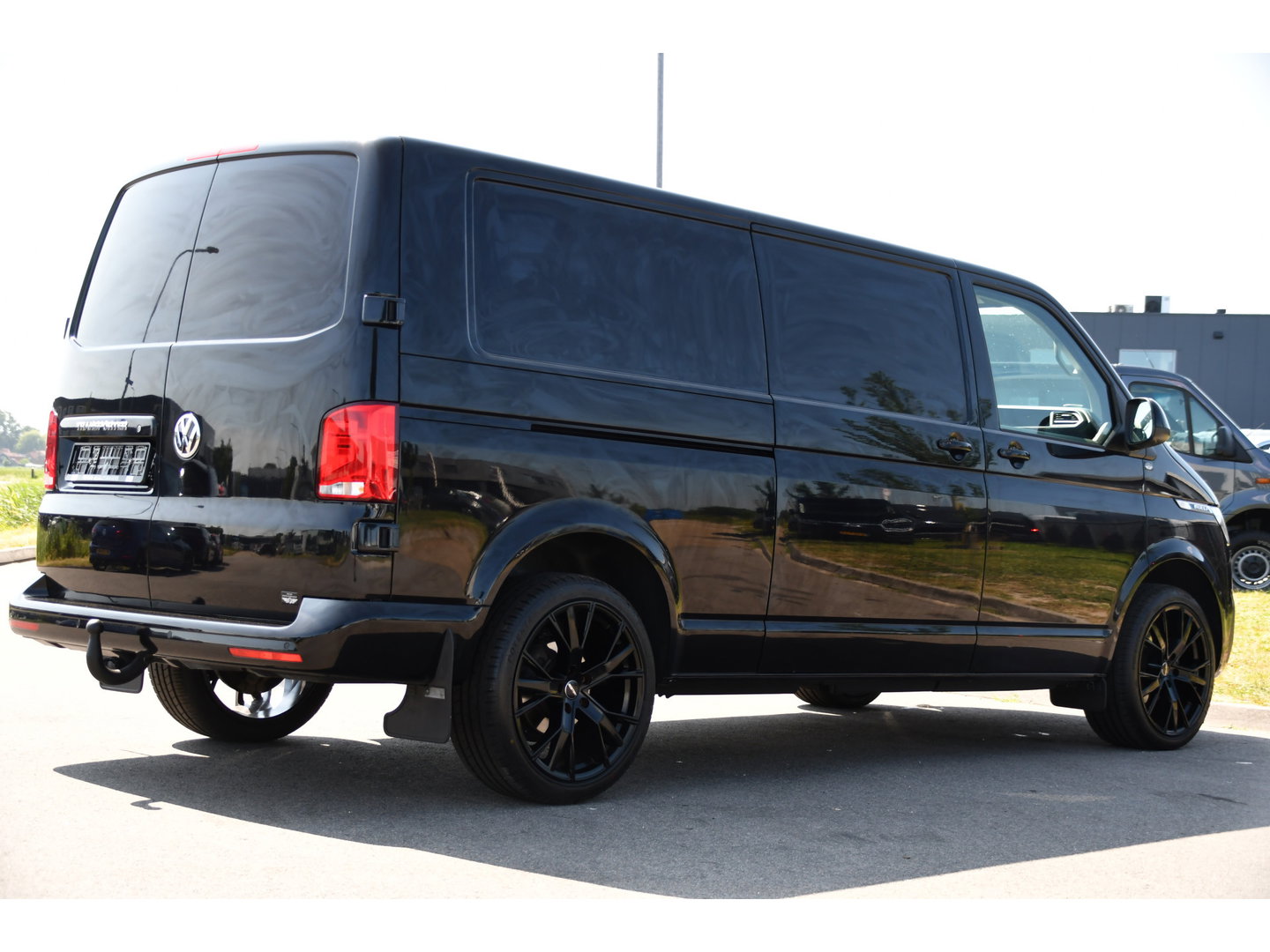 Volkswagen Transporter 2.0 TDI L2H1 30 Bulli Virtual, Adaptieve Cruise, Carplay, LED, Stoelverwarming, Standkachel, Trekhaak, Automaat, Multimedia, 150pk, Uniek!