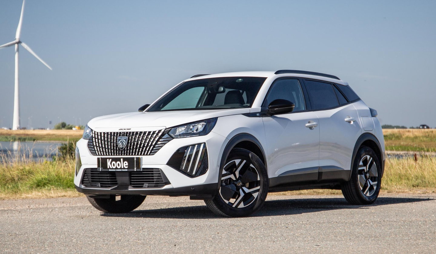 Peugeot e-2008 EV Allure 54 kWh ADAPTIVE CRUISE / CARPLAY / CAMERA / NAVI