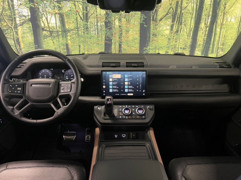 Land Rover Defender 110 2.0 P400e 110 X | Luchtvering | Afneembare Trekhaak | Apple Carplay | 360° Camera | Meridian | Stuurwielverwarming | Koelkast |