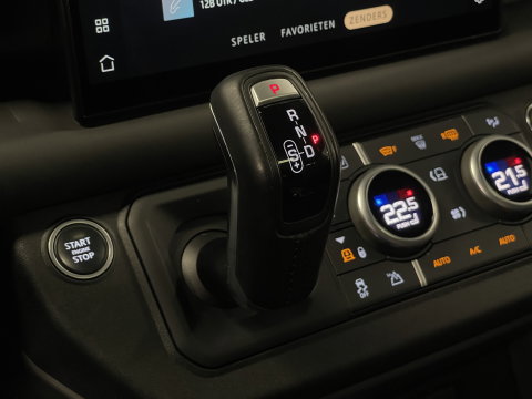 Land Rover Defender 110 2.0 P400e 110 X | Luchtvering | Afneembare Trekhaak | Apple Carplay | 360° Camera | Meridian | Stuurwielverwarming | Koelkast |