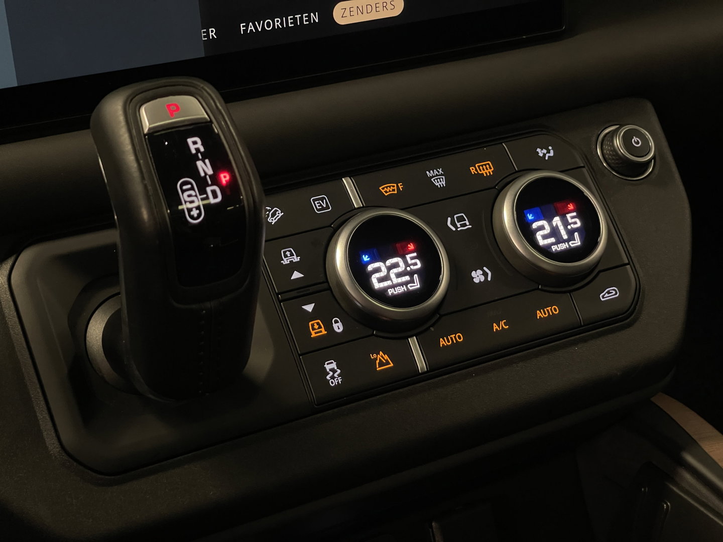 Land Rover Defender 110 2.0 P400e 110 X | Luchtvering | Afneembare Trekhaak | Apple Carplay | 360° Camera | Meridian | Stuurwielverwarming | Koelkast |