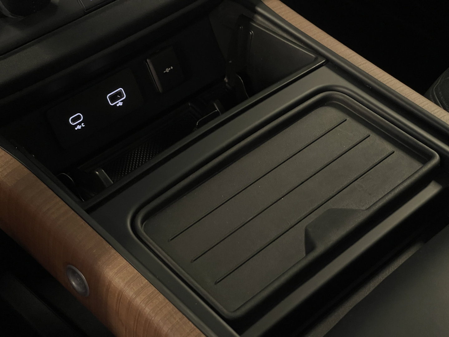Land Rover Defender 110 2.0 P400e 110 X | Luchtvering | Afneembare Trekhaak | Apple Carplay | 360° Camera | Meridian | Stuurwielverwarming | Koelkast |