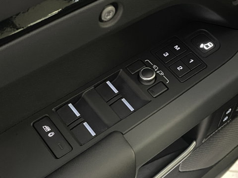 Land Rover Defender 110 2.0 P400e 110 X | Luchtvering | Afneembare Trekhaak | Apple Carplay | 360° Camera | Meridian | Stuurwielverwarming | Koelkast |