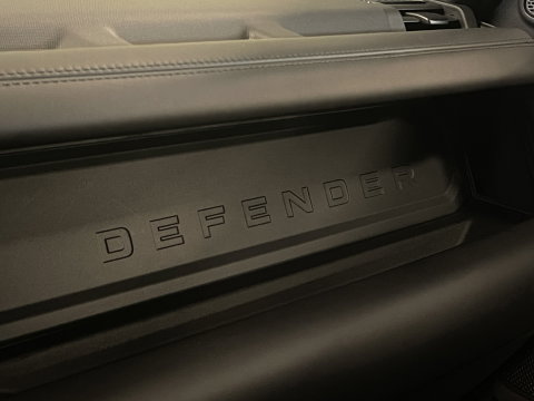 Land Rover Defender 110 2.0 P400e 110 X | Luchtvering | Afneembare Trekhaak | Apple Carplay | 360° Camera | Meridian | Stuurwielverwarming | Koelkast |