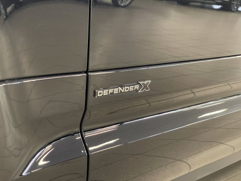 Land Rover Defender 110 2.0 P400e 110 X | Luchtvering | Afneembare Trekhaak | Apple Carplay | 360° Camera | Meridian | Stuurwielverwarming | Koelkast |