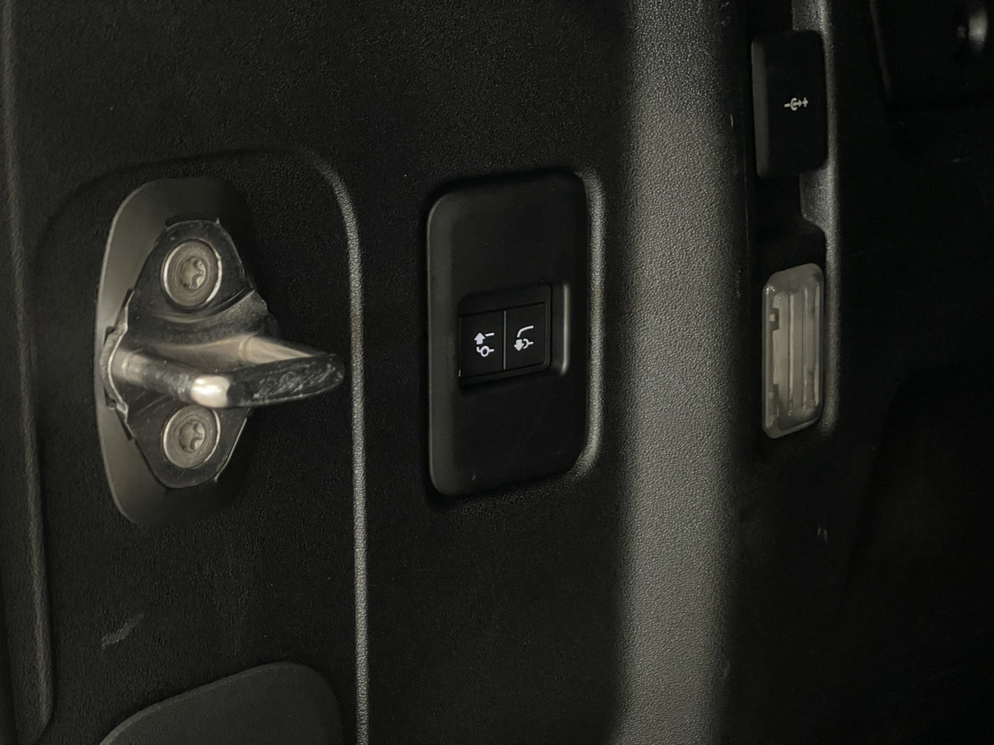 Land Rover Defender 110 2.0 P400e 110 X | Luchtvering | Afneembare Trekhaak | Apple Carplay | 360° Camera | Meridian | Stuurwielverwarming | Koelkast |