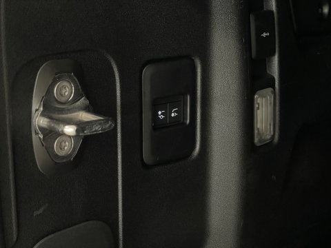 Land Rover Defender 110 2.0 P400e 110 X | Luchtvering | Afneembare Trekhaak | Apple Carplay | 360° Camera | Meridian | Stuurwielverwarming | Koelkast |