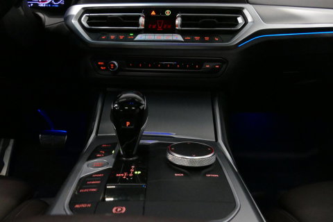 BMW 3 Serie Touring 320e xDrive M Sport / M340i Diffuser / Black Diamond M Grille / M340i M Sport bumper pakket / Schuif-/kanteldak / Elektr. verstelbare voorstoelen (links met memory) / Stoelverwarming / Apple Carplay - Android Auto / Achteruitrijcamera / Ambienteve