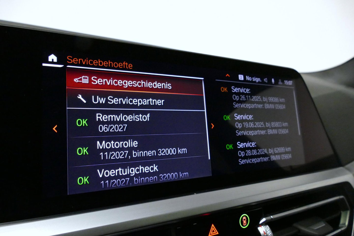 BMW 3 Serie Touring 320e xDrive M Sport / M340i Diffuser / Black Diamond M Grille / M340i M Sport bumper pakket / Schuif-/kanteldak / Elektr. verstelbare voorstoelen (links met memory) / Stoelverwarming / Apple Carplay - Android Auto / Achteruitrijcamera / Ambienteve