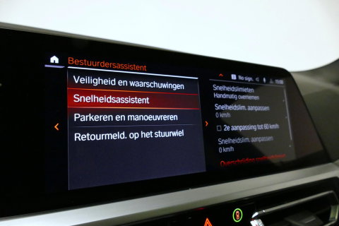 BMW 3 Serie Touring 320e xDrive M Sport / M340i Diffuser / Black Diamond M Grille / M340i M Sport bumper pakket / Schuif-/kanteldak / Elektr. verstelbare voorstoelen (links met memory) / Stoelverwarming / Apple Carplay - Android Auto / Achteruitrijcamera / Ambienteve