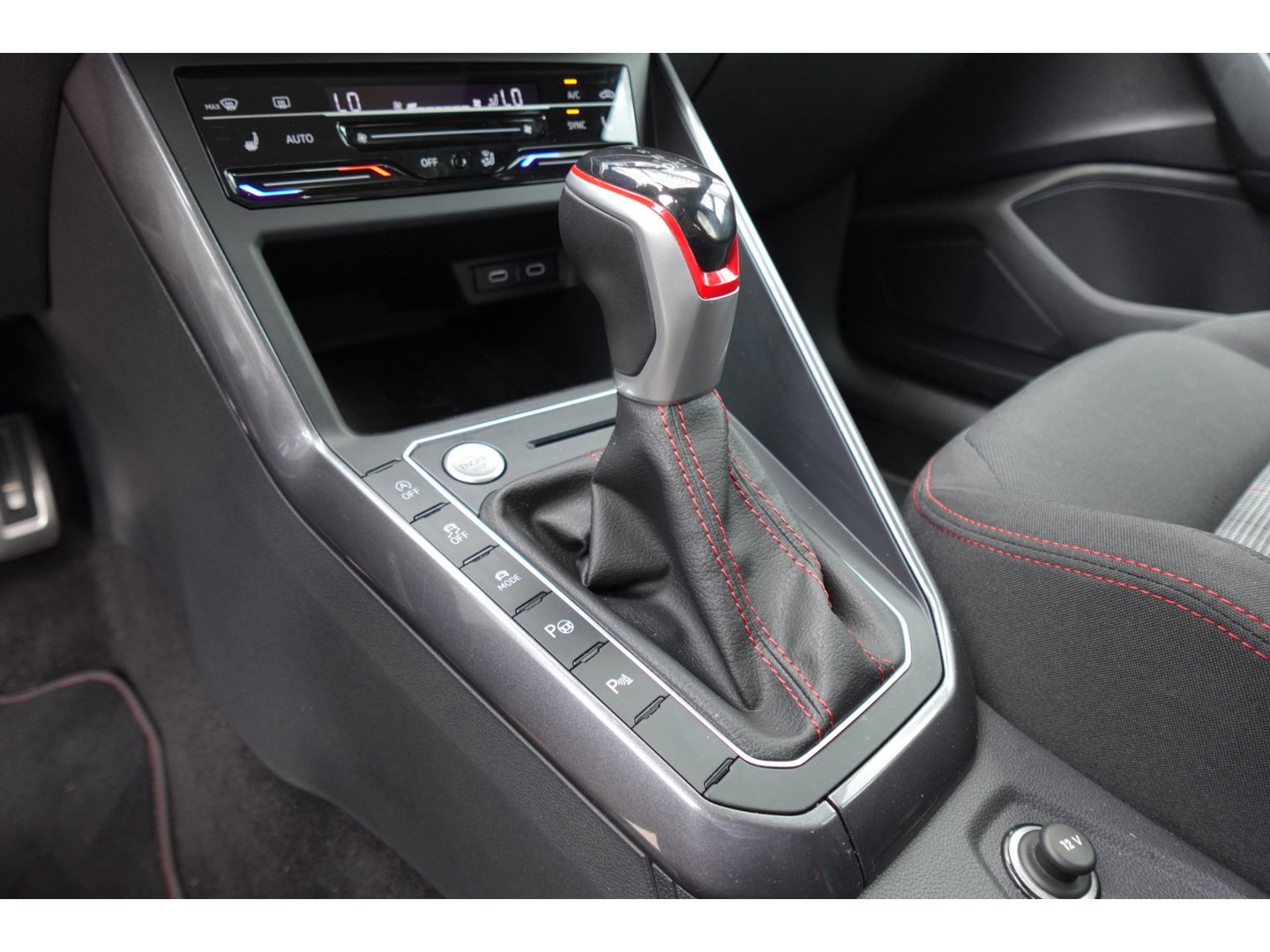 Volkswagen Polo 2.0 TSI GTI PANO KEYLESS BEATS