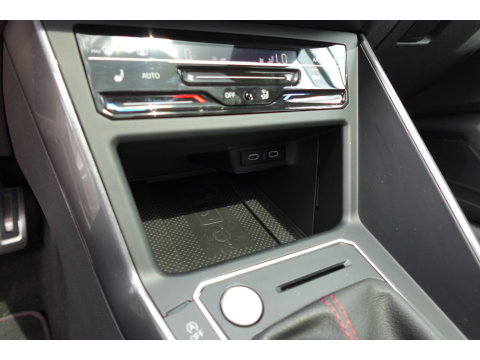Volkswagen Polo 2.0 TSI GTI PANO KEYLESS BEATS