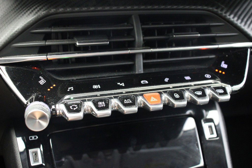 Peugeot e-2008