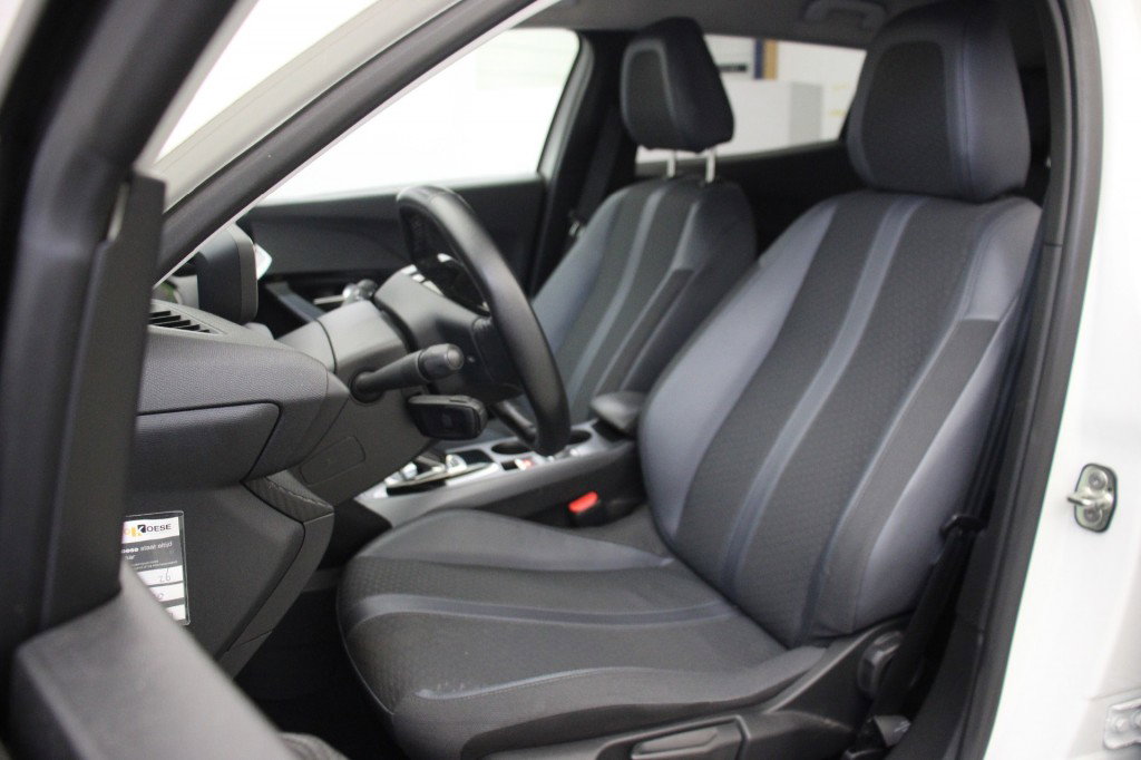 Peugeot e-2008