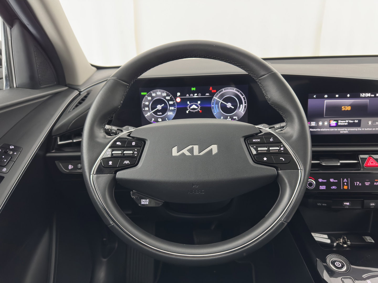 Kia Niro EV DynamicLine 64.8 kWh [3-Fase-11kW] {SoH-96%} (INCL-BTW) Aut. *LEATHER-FABRIC | ADAPTIVE-CRUISE | DIGI-COCKPIT | KEYLESS | CAMERA | DAB | COMFORTSEATS | SHIFTPADDLES | ECC | PDC | CARPLAY | AMBIENT-LIGHT | 17''ALU*