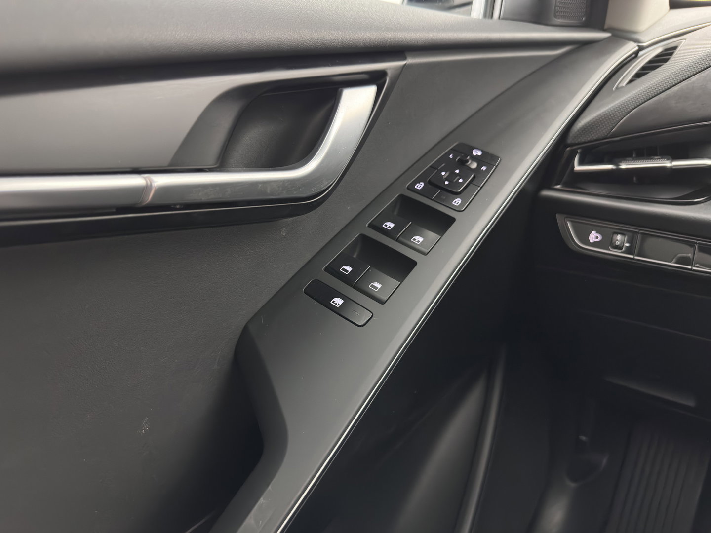 Kia Niro EV DynamicLine 64.8 kWh [3-Fase-11kW] {SoH-96%} (INCL-BTW) Aut. *LEATHER-FABRIC | ADAPTIVE-CRUISE | DIGI-COCKPIT | KEYLESS | CAMERA | DAB | COMFORTSEATS | SHIFTPADDLES | ECC | PDC | CARPLAY | AMBIENT-LIGHT | 17''ALU*