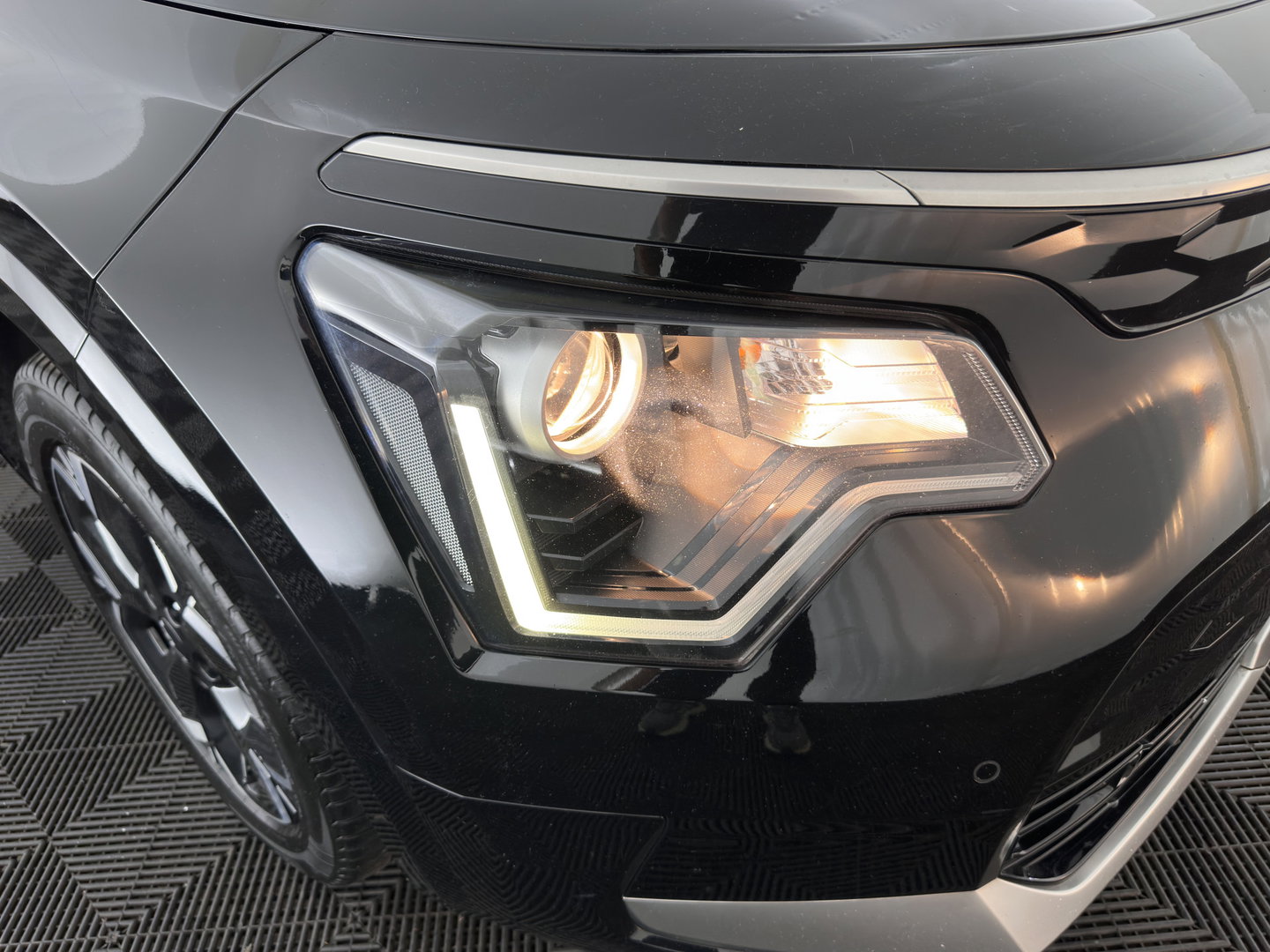 Kia Niro EV DynamicLine 64.8 kWh [3-Fase-11kW] {SoH-96%} (INCL-BTW) Aut. *LEATHER-FABRIC | ADAPTIVE-CRUISE | DIGI-COCKPIT | KEYLESS | CAMERA | DAB | COMFORTSEATS | SHIFTPADDLES | ECC | PDC | CARPLAY | AMBIENT-LIGHT | 17''ALU*