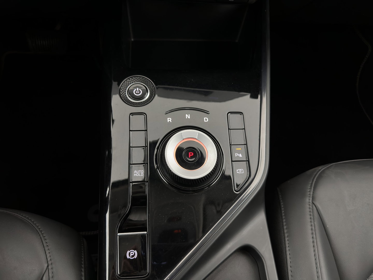 Kia Niro EV DynamicLine 64.8 kWh [3-Fase-11kW] {SoH-96%} (INCL-BTW) Aut. *LEATHER-FABRIC | ADAPTIVE-CRUISE | DIGI-COCKPIT | KEYLESS | CAMERA | DAB | COMFORTSEATS | SHIFTPADDLES | ECC | PDC | CARPLAY | AMBIENT-LIGHT | 17''ALU*