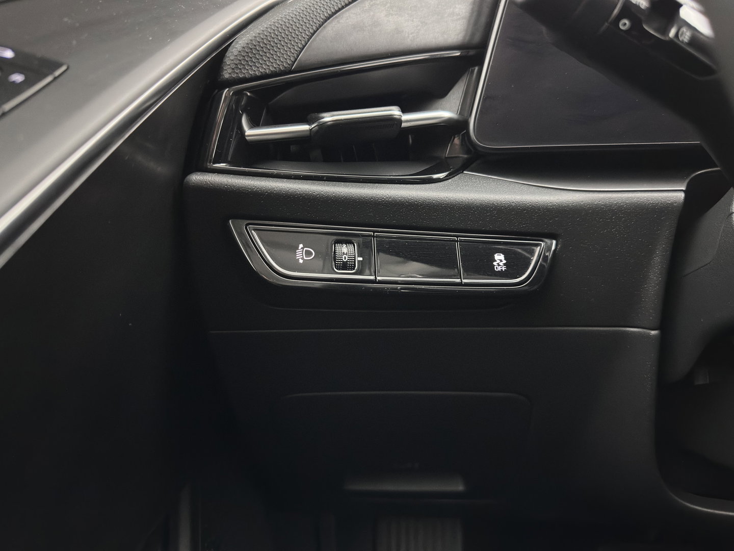 Kia Niro EV DynamicLine 64.8 kWh [3-Fase-11kW] {SoH-96%} (INCL-BTW) Aut. *LEATHER-FABRIC | ADAPTIVE-CRUISE | DIGI-COCKPIT | KEYLESS | CAMERA | DAB | COMFORTSEATS | SHIFTPADDLES | ECC | PDC | CARPLAY | AMBIENT-LIGHT | 17''ALU*