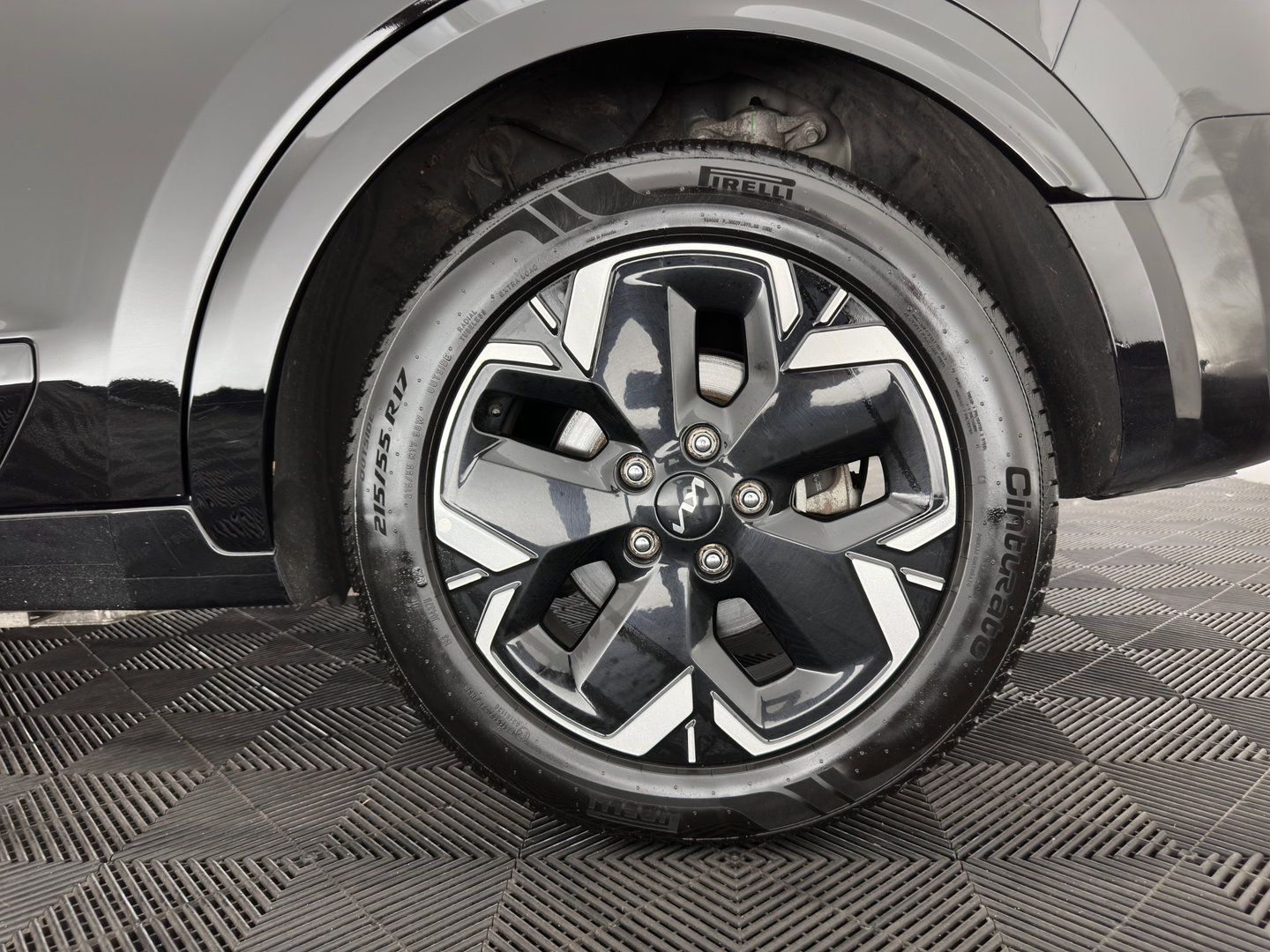Kia Niro EV DynamicLine 64.8 kWh [3-Fase-11kW] {SoH-96%} (INCL-BTW) Aut. *LEATHER-FABRIC | ADAPTIVE-CRUISE | DIGI-COCKPIT | KEYLESS | CAMERA | DAB | COMFORTSEATS | SHIFTPADDLES | ECC | PDC | CARPLAY | AMBIENT-LIGHT | 17''ALU*