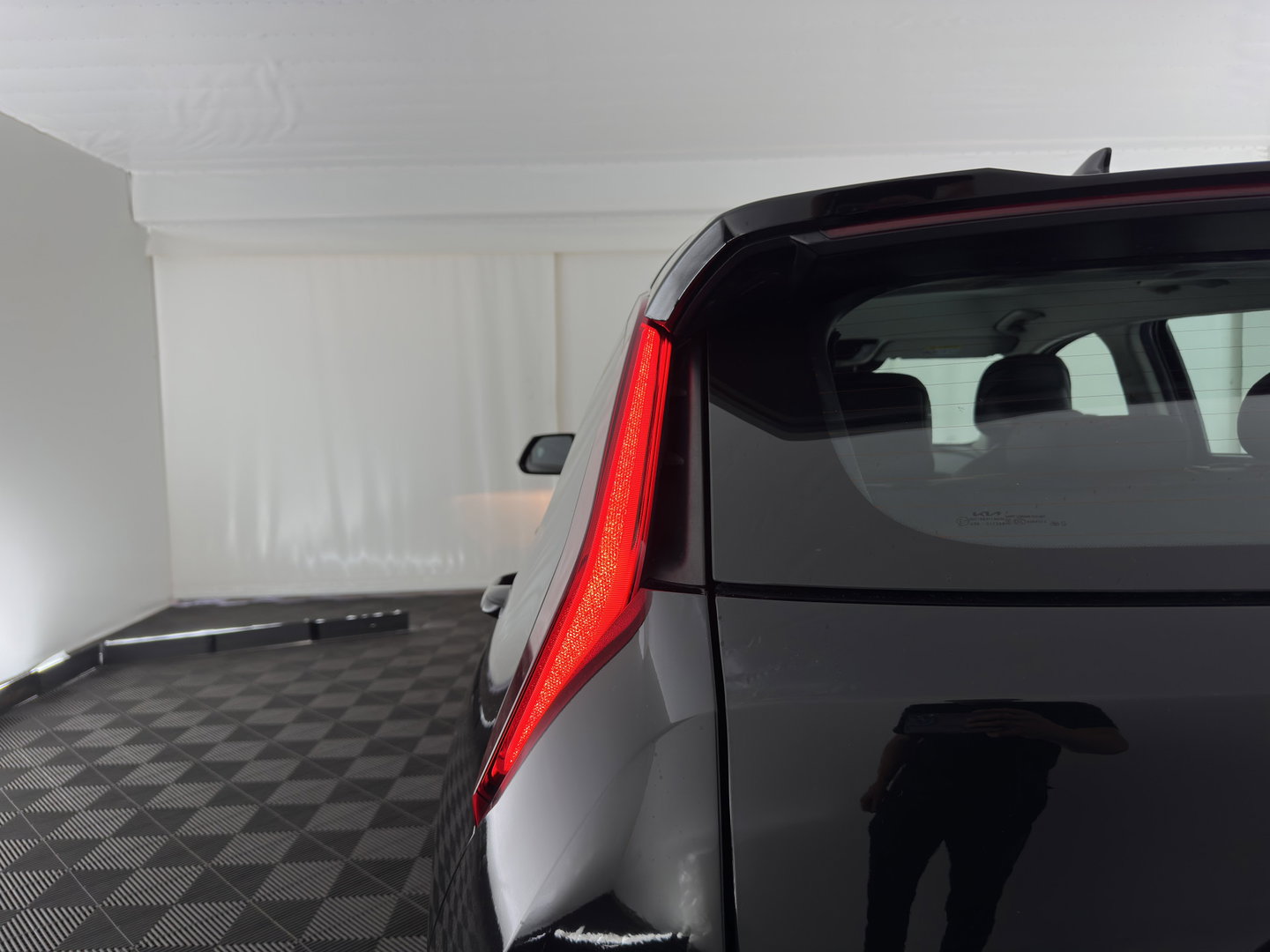 Kia Niro EV DynamicLine 64.8 kWh [3-Fase-11kW] {SoH-96%} (INCL-BTW) Aut. *LEATHER-FABRIC | ADAPTIVE-CRUISE | DIGI-COCKPIT | KEYLESS | CAMERA | DAB | COMFORTSEATS | SHIFTPADDLES | ECC | PDC | CARPLAY | AMBIENT-LIGHT | 17''ALU*