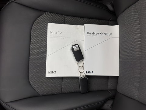 Kia Niro EV DynamicLine 64.8 kWh [3-Fase-11kW] {SoH-96%} (INCL-BTW) Aut. *LEATHER-FABRIC | ADAPTIVE-CRUISE | DIGI-COCKPIT | KEYLESS | CAMERA | DAB | COMFORTSEATS | SHIFTPADDLES | ECC | PDC | CARPLAY | AMBIENT-LIGHT | 17''ALU*