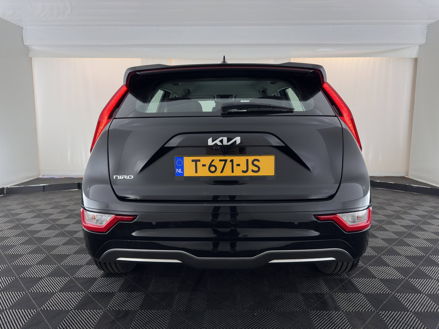 Kia Niro EV DynamicLine 64.8 kWh [3-Fase-11kW] {SoH-96%} (INCL-BTW) Aut. *LEATHER-FABRIC | ADAPTIVE-CRUISE | DIGI-COCKPIT | KEYLESS | CAMERA | DAB | COMFORTSEATS | SHIFTPADDLES | ECC | PDC | CARPLAY | AMBIENT-LIGHT | 17''ALU*