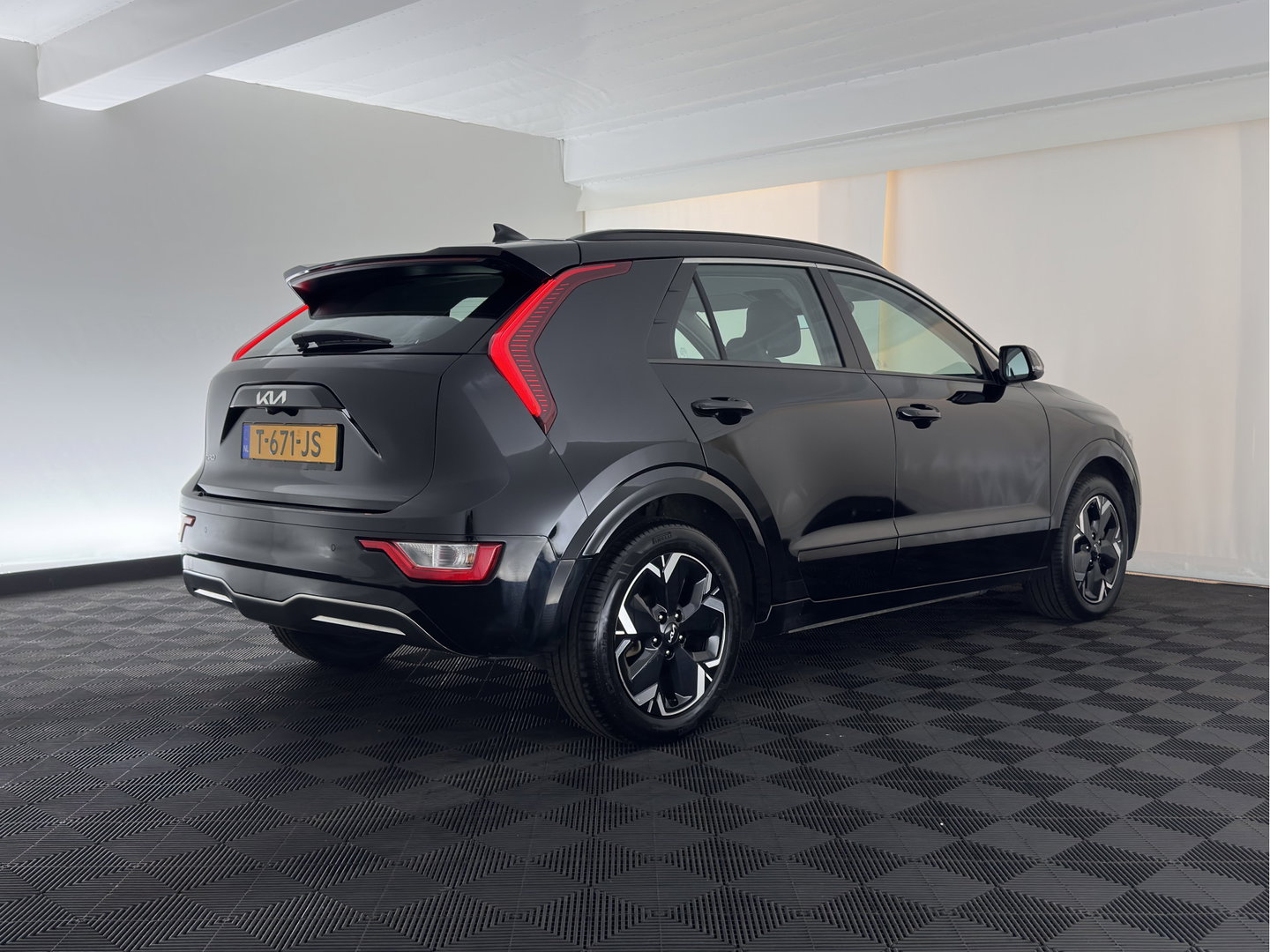 Kia Niro EV DynamicLine 64.8 kWh [3-Fase-11kW] {SoH-96%} (INCL-BTW) Aut. *LEATHER-FABRIC | ADAPTIVE-CRUISE | DIGI-COCKPIT | KEYLESS | CAMERA | DAB | COMFORTSEATS | SHIFTPADDLES | ECC | PDC | CARPLAY | AMBIENT-LIGHT | 17''ALU*
