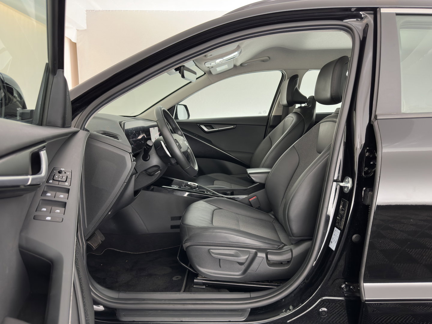 Kia Niro EV DynamicLine 64.8 kWh [3-Fase-11kW] {SoH-96%} (INCL-BTW) Aut. *LEATHER-FABRIC | ADAPTIVE-CRUISE | DIGI-COCKPIT | KEYLESS | CAMERA | DAB | COMFORTSEATS | SHIFTPADDLES | ECC | PDC | CARPLAY | AMBIENT-LIGHT | 17''ALU*