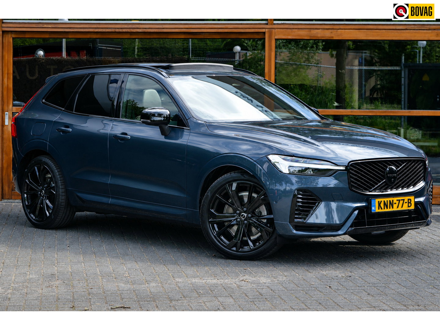 Volvo XC60 T8 Hybride AWD Ultra Black Edition | Luchtvering | Head-Up Display | Trekhaak | Harman/Kardon |