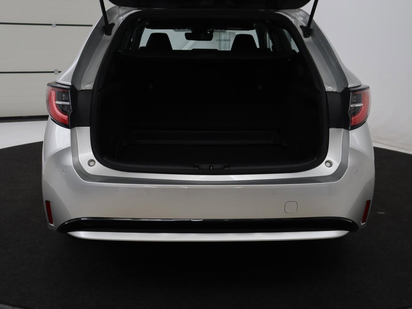 Toyota Corolla 1.8 Hybrid Active | Stoelverwarming | Adaptive cruise | Camera | Navigatie | Parkeerhulp | Bluetooth | Lane assist | Climate control