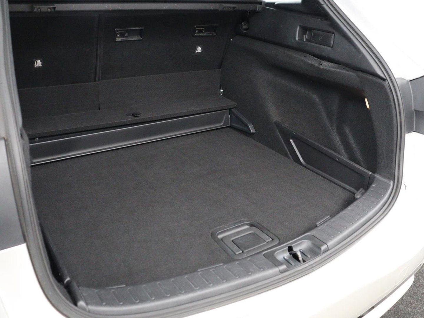 Toyota Corolla 1.8 Hybrid Active | Stoelverwarming | Adaptive cruise | Camera | Navigatie | Parkeerhulp | Bluetooth | Lane assist | Climate control