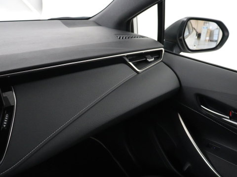 Toyota Corolla 1.8 Hybrid Active | Stoelverwarming | Adaptive cruise | Camera | Navigatie | Parkeerhulp | Bluetooth | Lane assist | Climate control