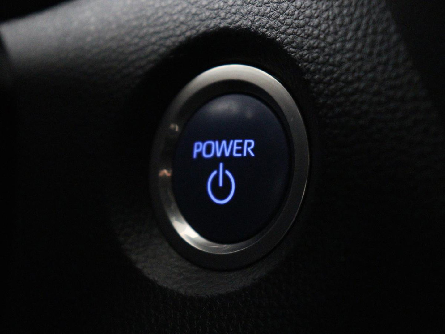 Toyota Corolla 1.8 Hybrid Active | Stoelverwarming | Adaptive cruise | Camera | Navigatie | Parkeerhulp | Bluetooth | Lane assist | Climate control