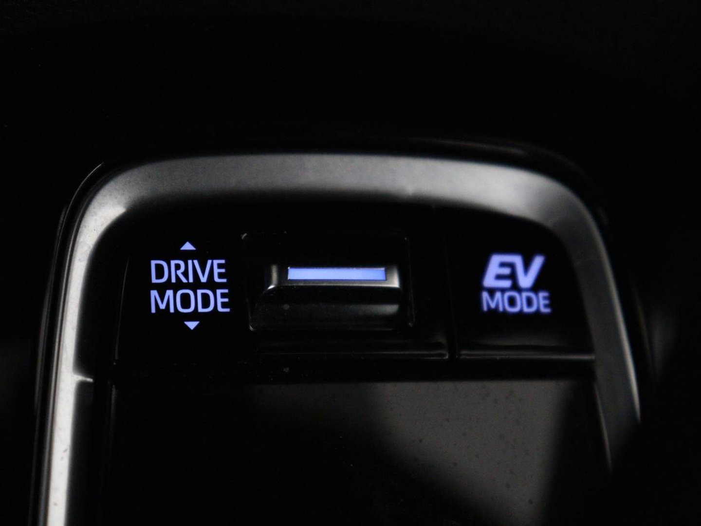 Toyota Corolla 1.8 Hybrid Active | Stoelverwarming | Adaptive cruise | Camera | Navigatie | Parkeerhulp | Bluetooth | Lane assist | Climate control