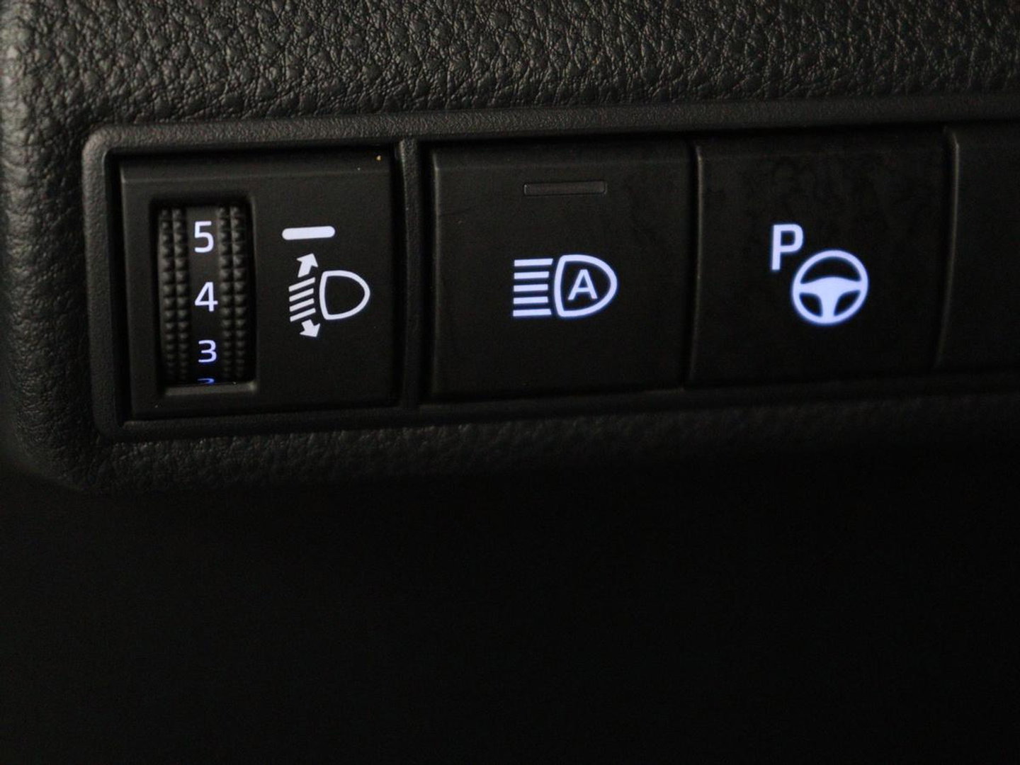 Toyota Corolla 1.8 Hybrid Active | Stoelverwarming | Adaptive cruise | Camera | Navigatie | Parkeerhulp | Bluetooth | Lane assist | Climate control