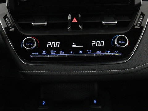 Toyota Corolla 1.8 Hybrid Active | Stoelverwarming | Adaptive cruise | Camera | Navigatie | Parkeerhulp | Bluetooth | Lane assist | Climate control