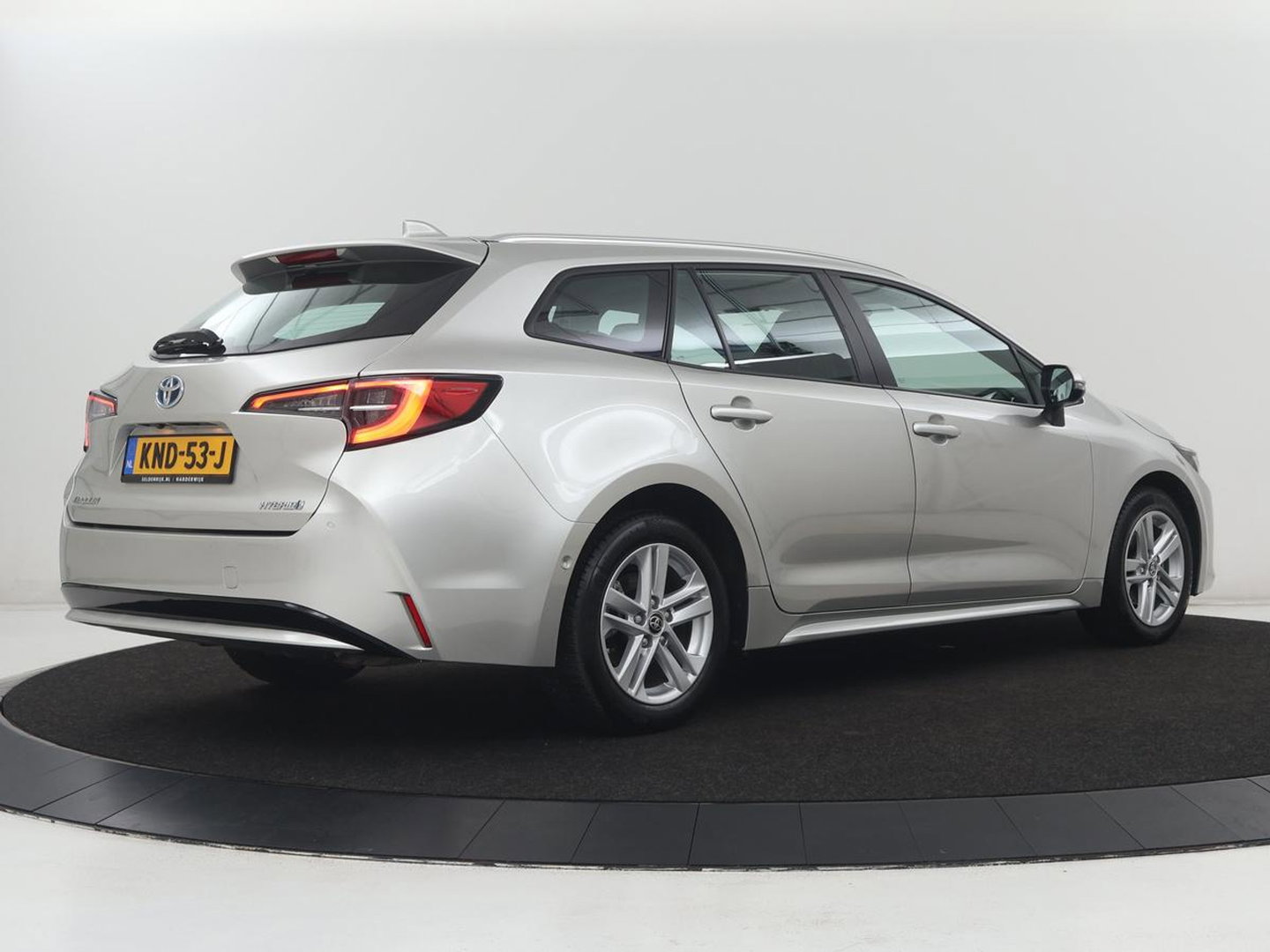 Toyota Corolla 1.8 Hybrid Active | Stoelverwarming | Adaptive cruise | Camera | Navigatie | Parkeerhulp | Bluetooth | Lane assist | Climate control