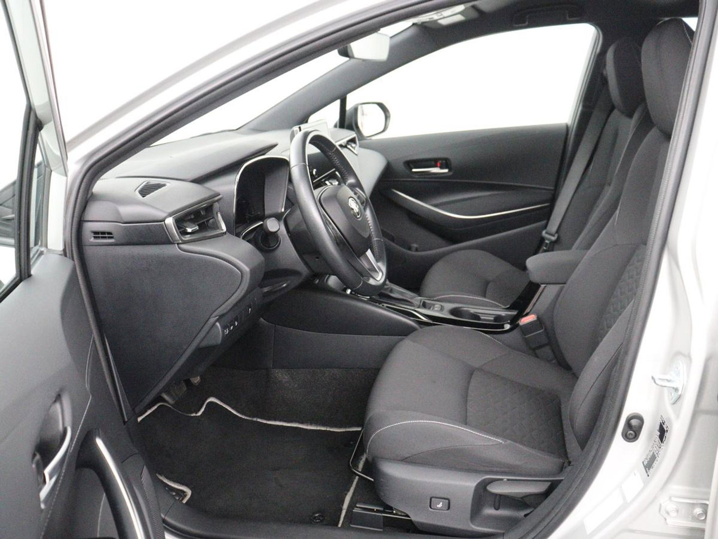 Toyota Corolla 1.8 Hybrid Active | Stoelverwarming | Adaptive cruise | Camera | Navigatie | Parkeerhulp | Bluetooth | Lane assist | Climate control