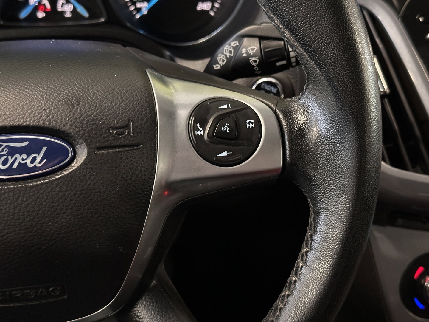 Ford Focus 1.0 EcoBoost Titanium | Achteruitrijcamera | Parkeersensoren | Cruise Control | Elektrische Bestuurdersstoel | Stoelverwarming | 16" Lichtmetaal | Isofix | Bluetooth