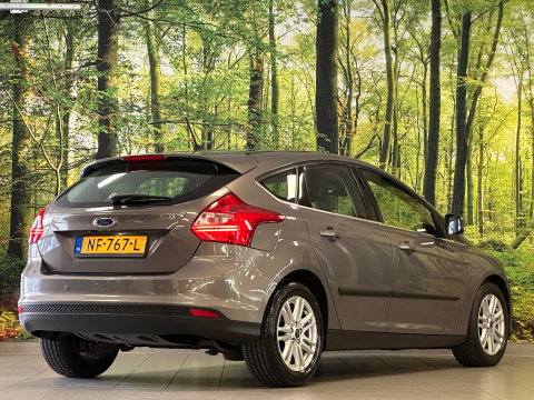 Ford Focus 1.0 EcoBoost Titanium | Achteruitrijcamera | Parkeersensoren | Cruise Control | Elektrische Bestuurdersstoel | Stoelverwarming | 16" Lichtmetaal | Isofix | Bluetooth
