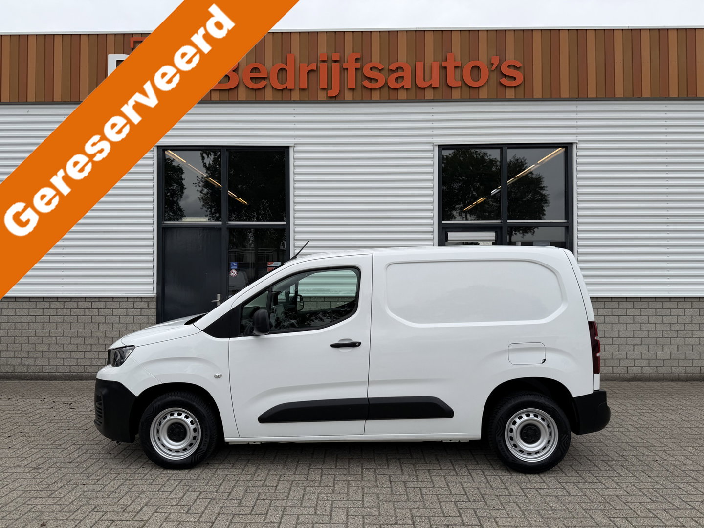 Peugeot Partner 1.5 BlueHDI Premium / euro 6 / bpm vrij / vaste prijs rijklaar € 10.950 ex btw / lease vanaf € 185 / airco / cruise / apple carplay / android auto