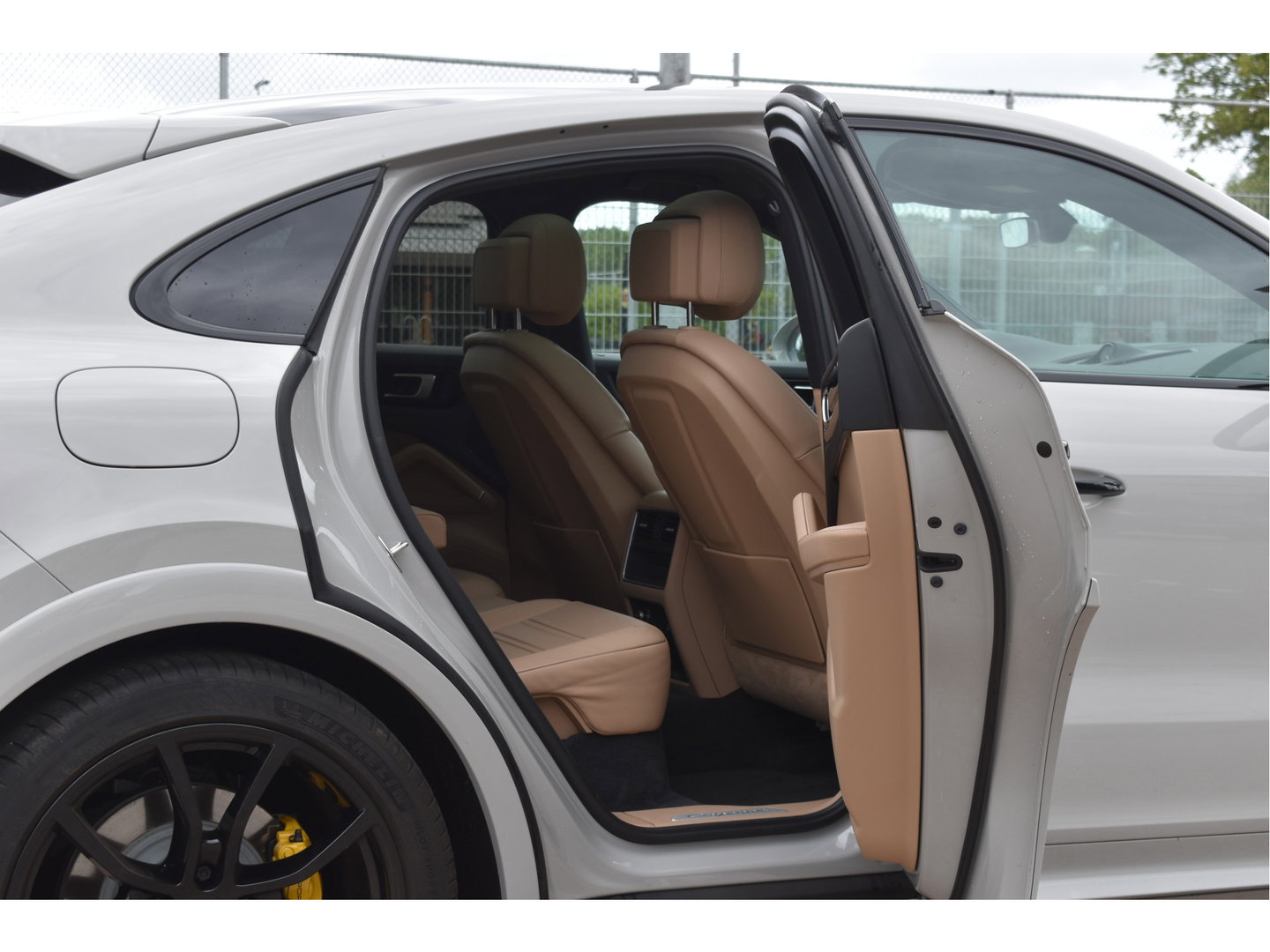 Porsche Cayenne Coupé 3.0 E-Hybrid 462 pk Chrono | NL-Auto | Luchtvering | Pano |Standkachel | 360 gr.camera | Full LED | Netjes