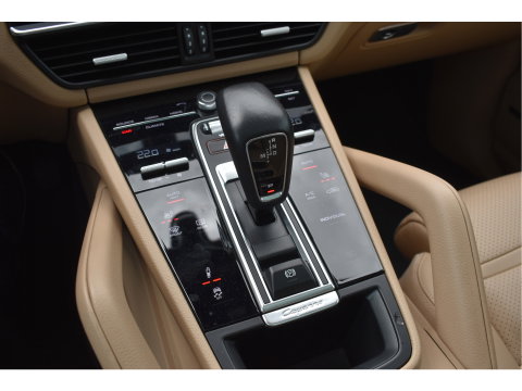 Porsche Cayenne Coupé 3.0 E-Hybrid 462 pk Chrono | NL-Auto | Luchtvering | Pano |Standkachel | 360 gr.camera | Full LED | Netjes