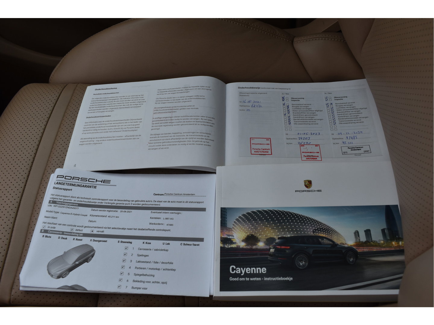 Porsche Cayenne Coupé 3.0 E-Hybrid 462 pk Chrono | NL-Auto | Luchtvering | Pano |Standkachel | 360 gr.camera | Full LED | Netjes