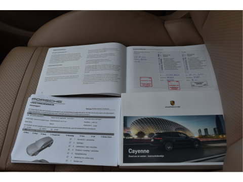 Porsche Cayenne Coupé 3.0 E-Hybrid 462 pk Chrono | NL-Auto | Luchtvering | Pano |Standkachel | 360 gr.camera | Full LED | Netjes