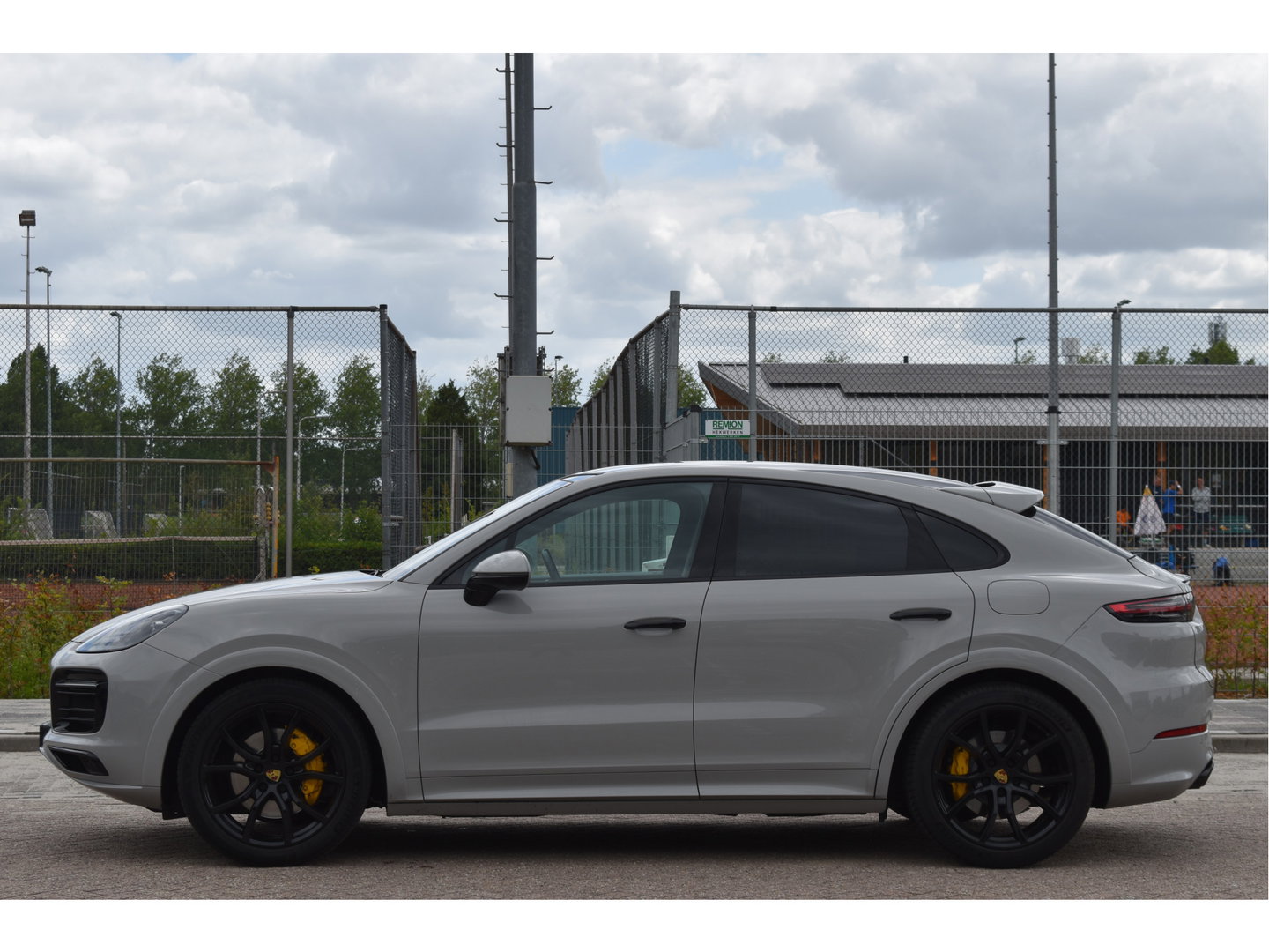 Porsche Cayenne Coupé 3.0 E-Hybrid 462 pk Chrono | NL-Auto | Luchtvering | Pano |Standkachel | 360 gr.camera | Full LED | Netjes