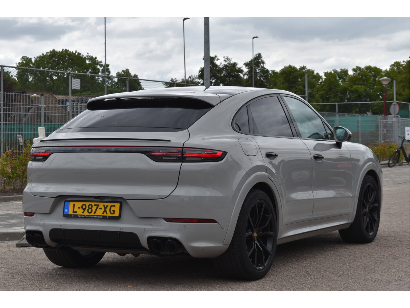 Porsche Cayenne Coupé 3.0 E-Hybrid 462 pk Chrono | NL-Auto | Luchtvering | Pano |Standkachel | 360 gr.camera | Full LED | Netjes